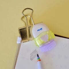 Gommes avec brosse