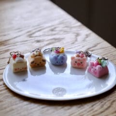 Mini Porte-Clé / Charm's Fuzzy Cake